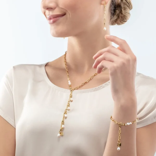 Modern Chain Necklace With Freshwater Pearl Charms Gold | COEUR DE LION Fashion